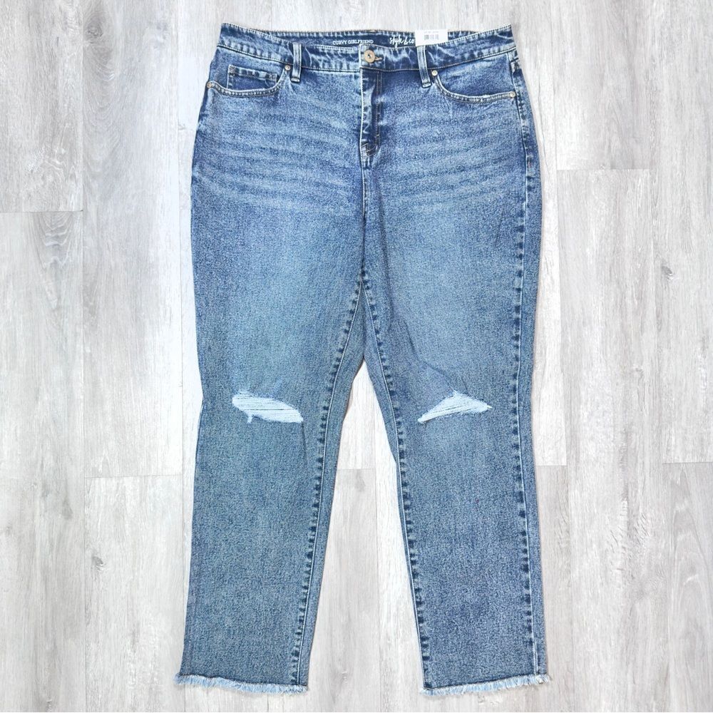 Women's 14 NWT Curvy Girlfriend Distressed Straight Leg Blue Jeans